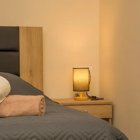 Luxury 2 Apartamento Corinto